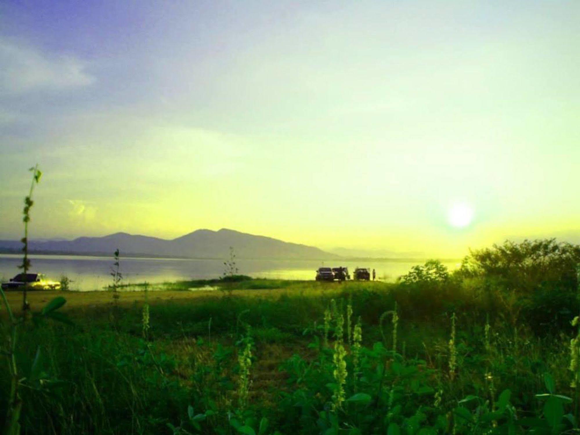 Lake Scene Resort Ratchaburi Exteriör bild